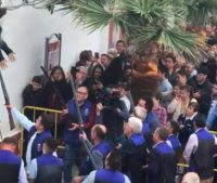 Disparen un ninot de Carles Puigdemont durant-setmana-santa-a-coripe-es-va-afusellar-i-cremar-un-ninot-de-carles-puigdemont